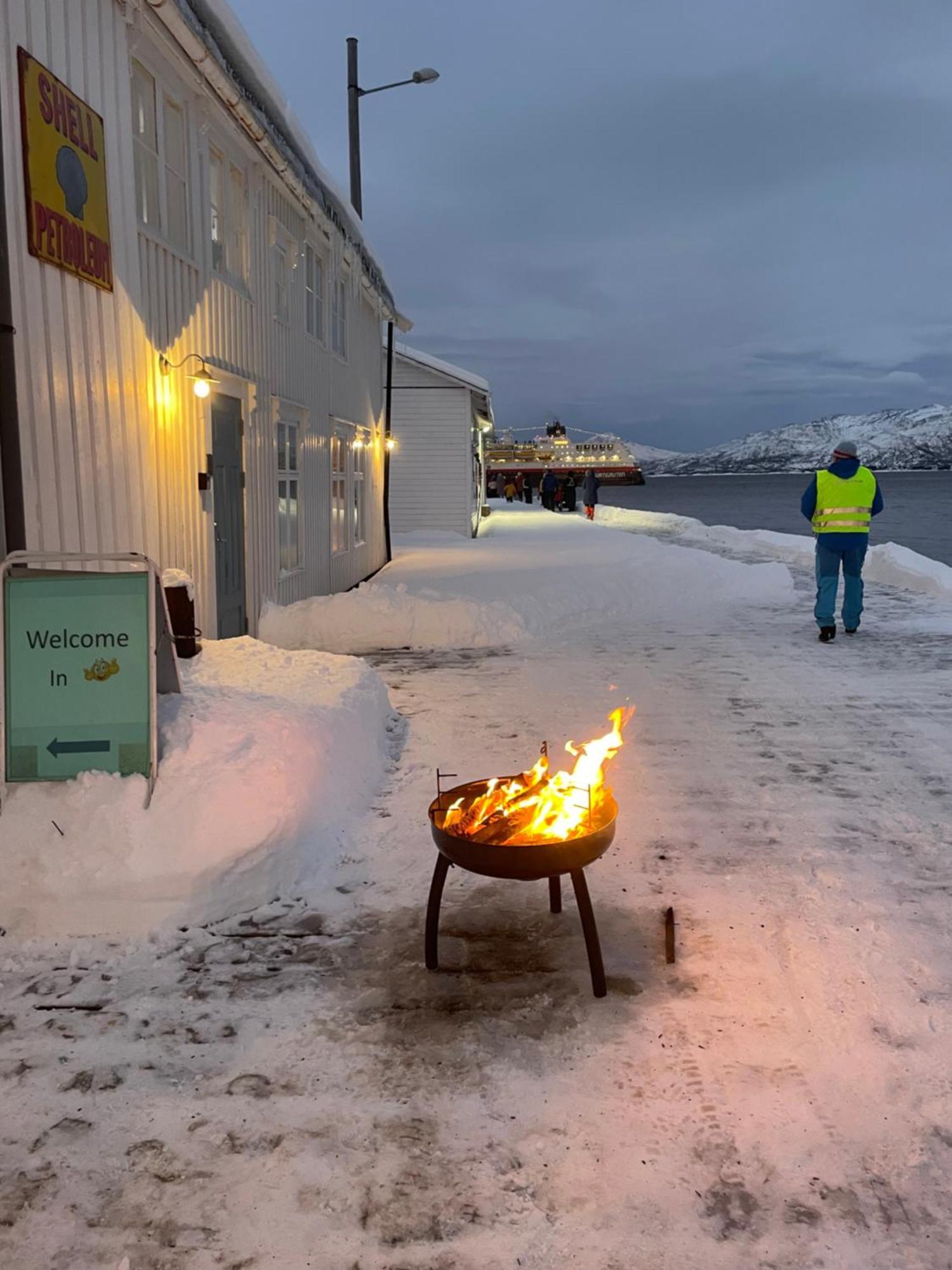 1. Etg I Dampskipsbrygga, Lodingen Havn Exterior photo